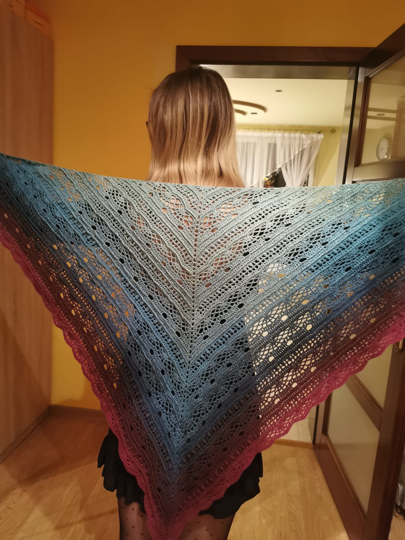 Szydełkowa chusta ręcznie robiona